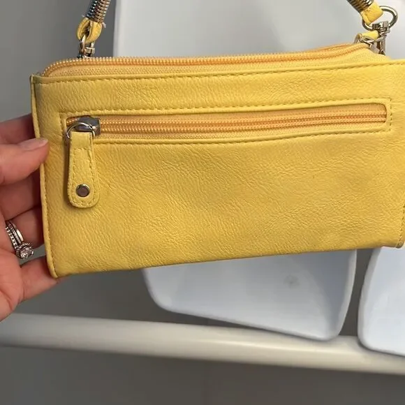 Follow Me Handbag   - Picture 4 of 9